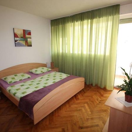 Old City/Beach 13 Minutes Away, Parking, For 4 Split Exterior foto