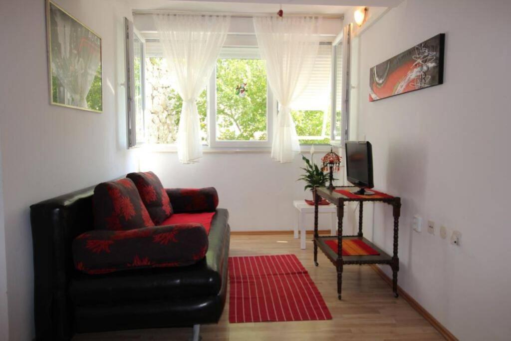 Old City/Beach 13 Minutes Away, Parking, For 4 Split Exterior foto