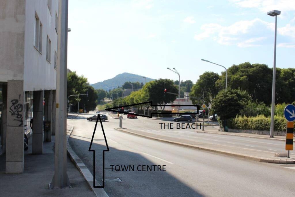 Old City/Beach 13 Minutes Away, Parking, For 4 Split Exterior foto