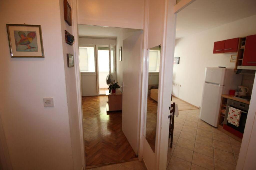 Old City/Beach 13 Minutes Away, Parking, For 4 Split Exterior foto